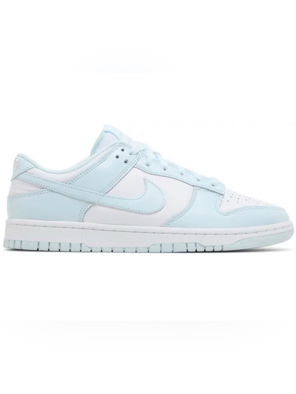 Nike Big Kids Low-Top Sneaker in Glacier Blue and White -Size 7